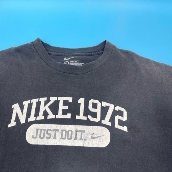 NIKE Just Do It Graphic Tee - Picture 3 of 3